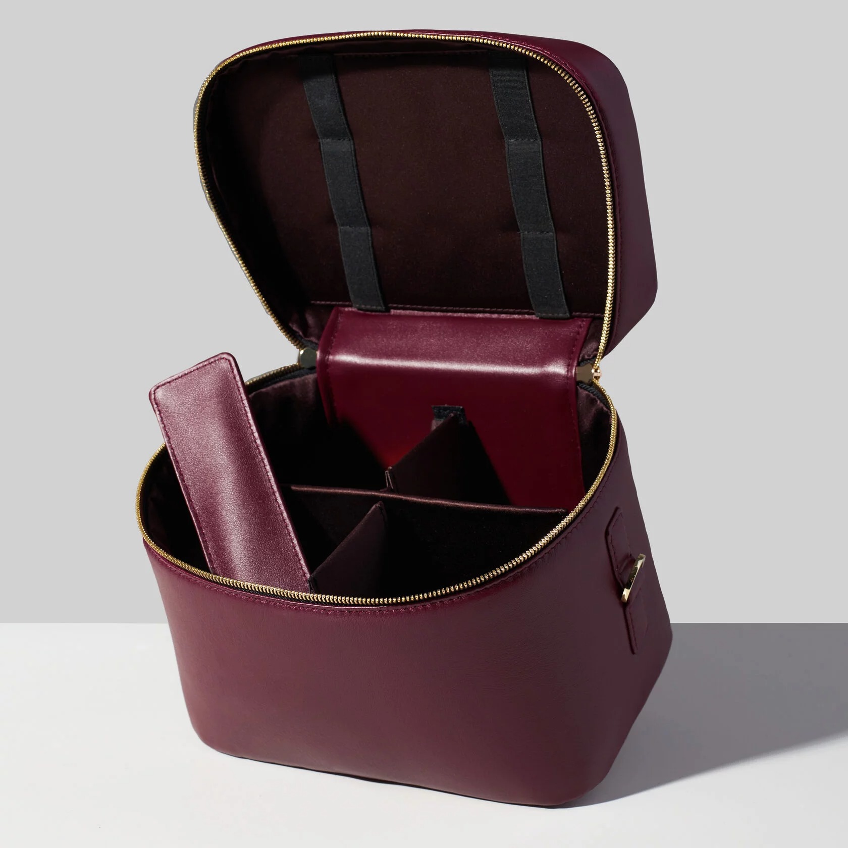 Косметичка дорожная Бокс М Зимняя Вишня купить в VISAGEHALL