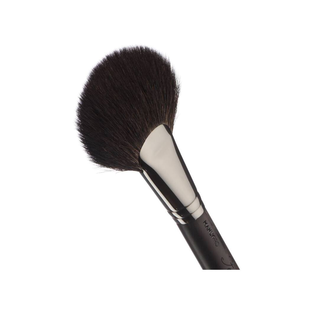 Большая плоская веерная кисть для сухих текстур Tender Touch купить в VISAGEHALL