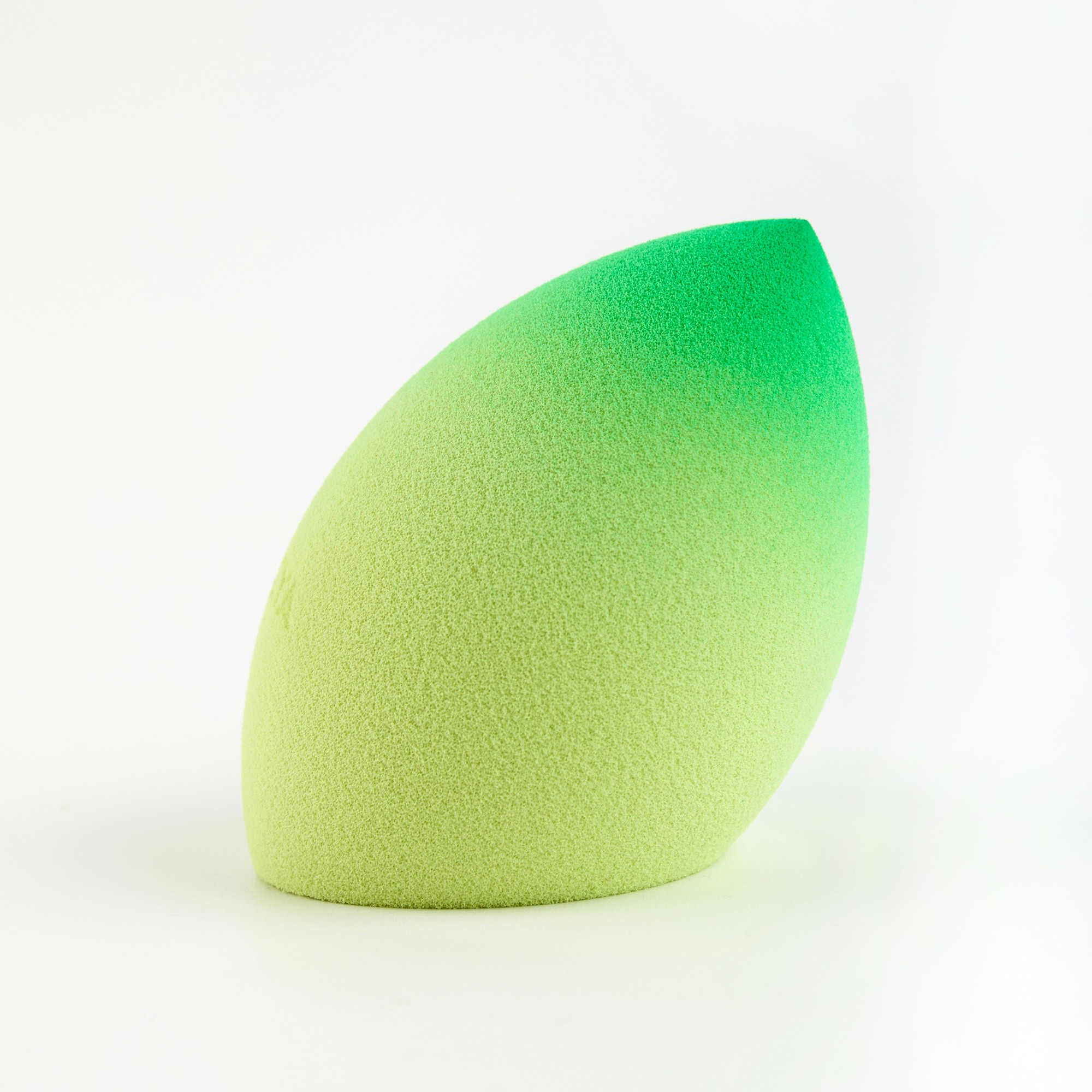 Спонж для макияжа с двойным срезом Зеленый Градиент купить в VISAGEHALL