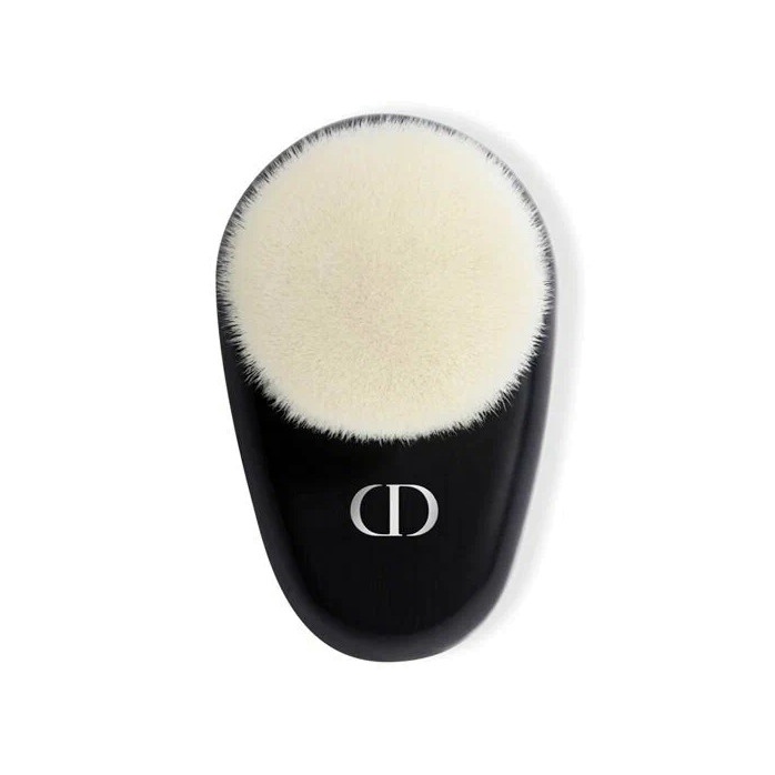 Кисть для макияжа №18 Dior Backstage Face Brush купить в VISAGEHALL