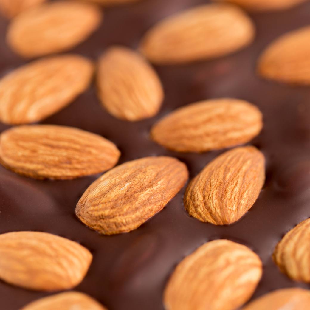 Шоколад горький Миндаль 67% купить в VISAGEHALL